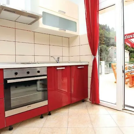 Trstenik, Karla * טרסטניק