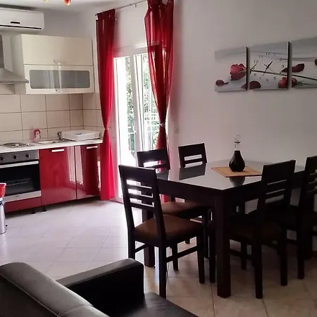 Trstenik, Karla Apartmán *